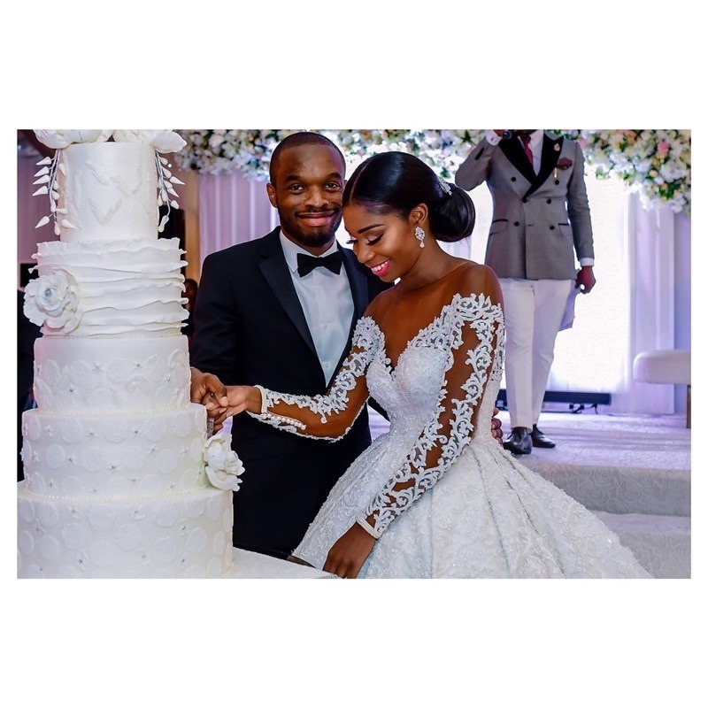 Brautkleid mit Perlen im dreidimensionalen Schnitt – Bild 2