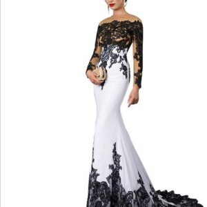 Meerjungfrauen-Brautkleid mit schwarzen Applikationen