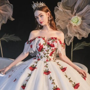 Brautkleid mit Rosendesign und integriertem BH